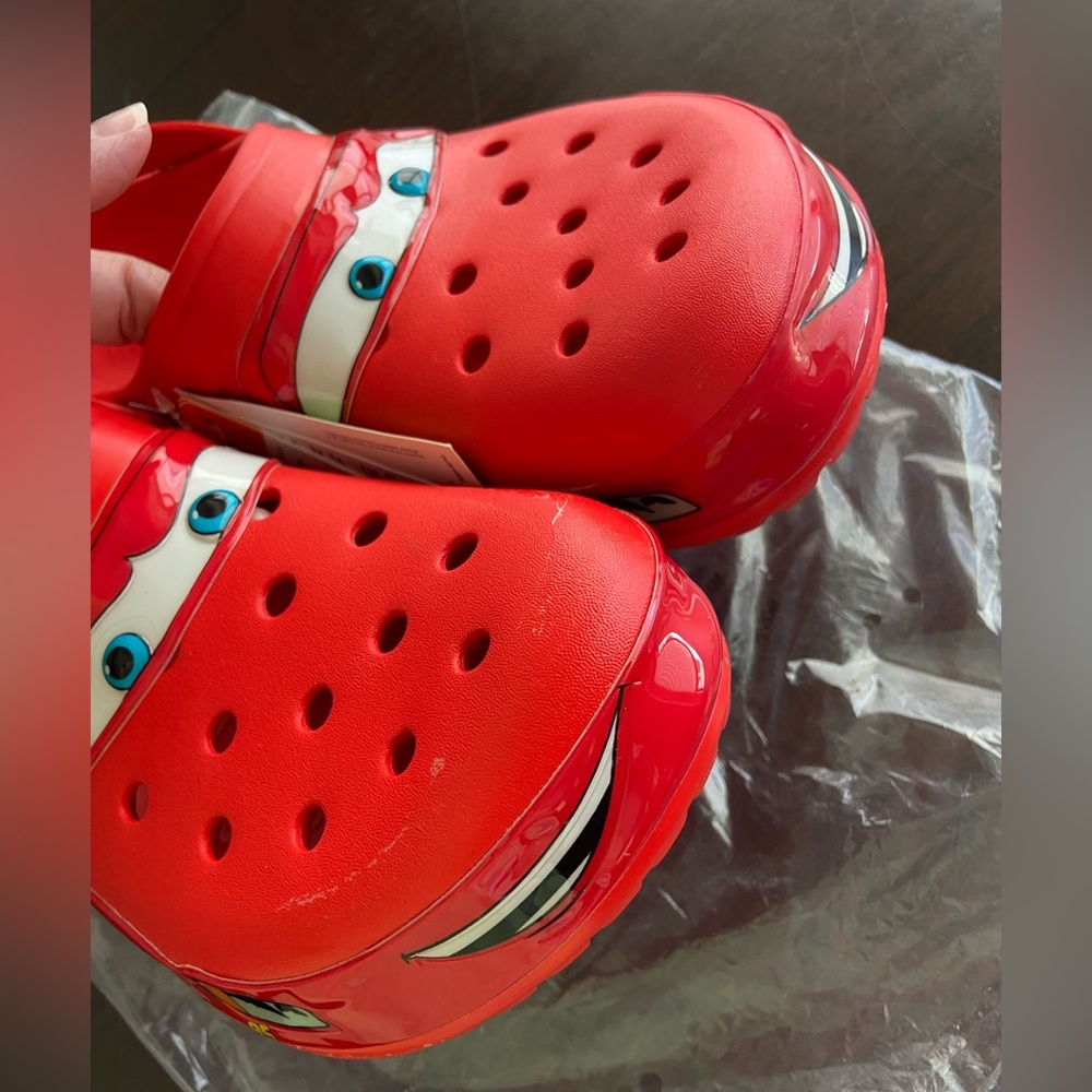 New Crocs X Disney Pixar Cars Lightning McQueen Classic Clogs Size 11 M FLAW - Picture 7 of 15